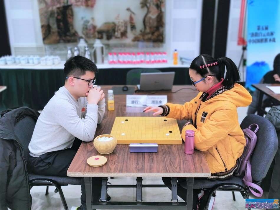 周泓余负廖行文